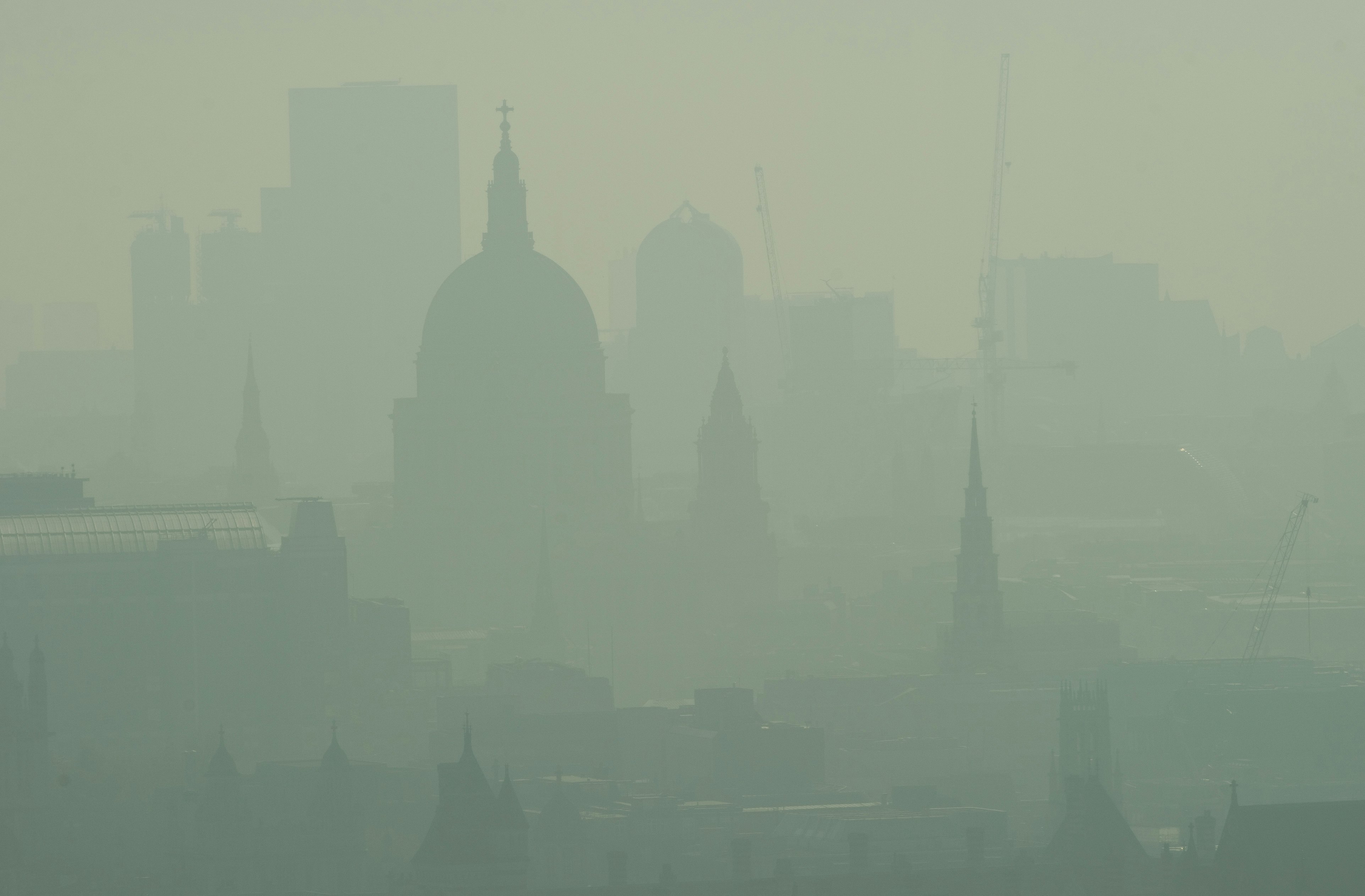 Организация смог год. Смог в Лондоне 1952. Фотохимический смог Лондон. Лондонский туман. Великий смог.