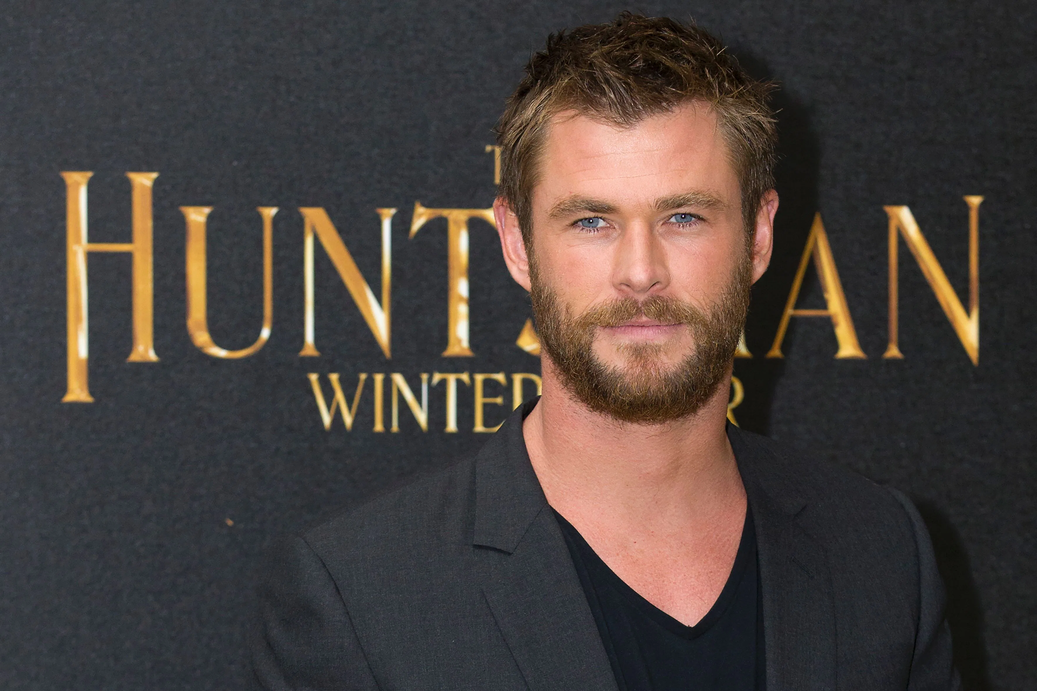 7 Chris Hemsworth Parenting Moments All Parents Can Learn From - Romper
