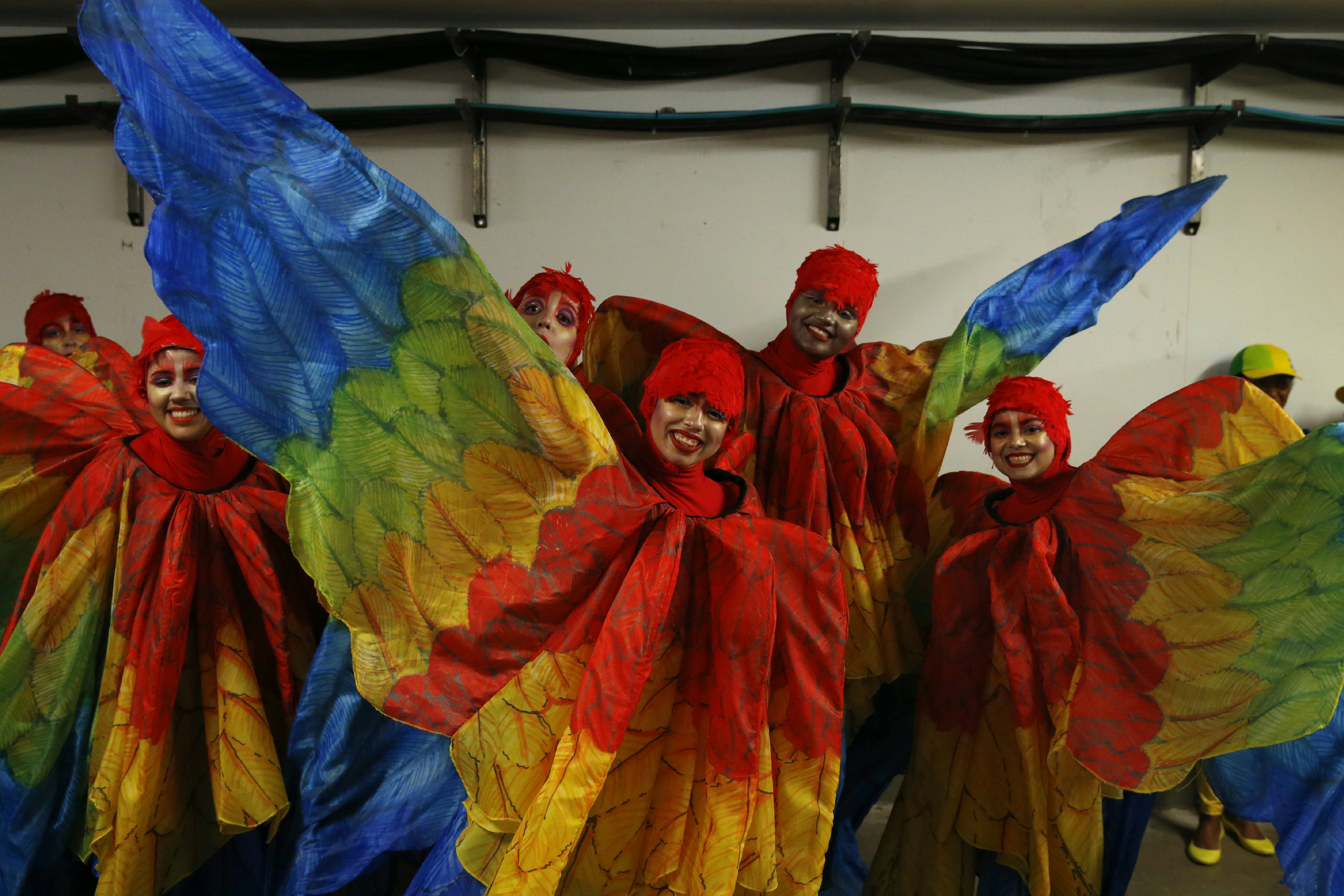 Reactions To The Parrot Dance During The Olympic Closing Ceremony Show People Are Confused - Romper