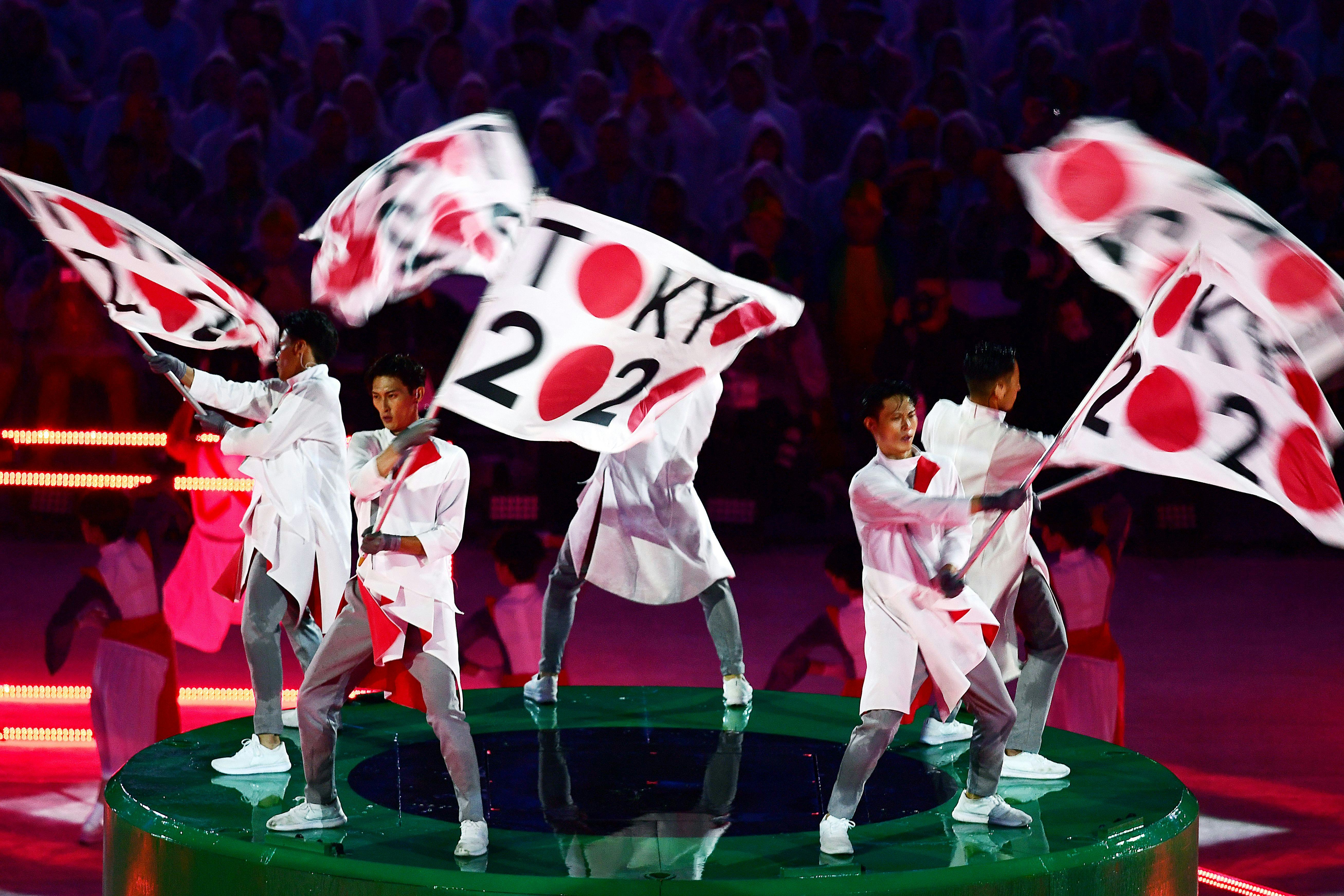Japanese PM Shinzo Abe Warped Into Rio's Closing Ceremony Dressed As Mario