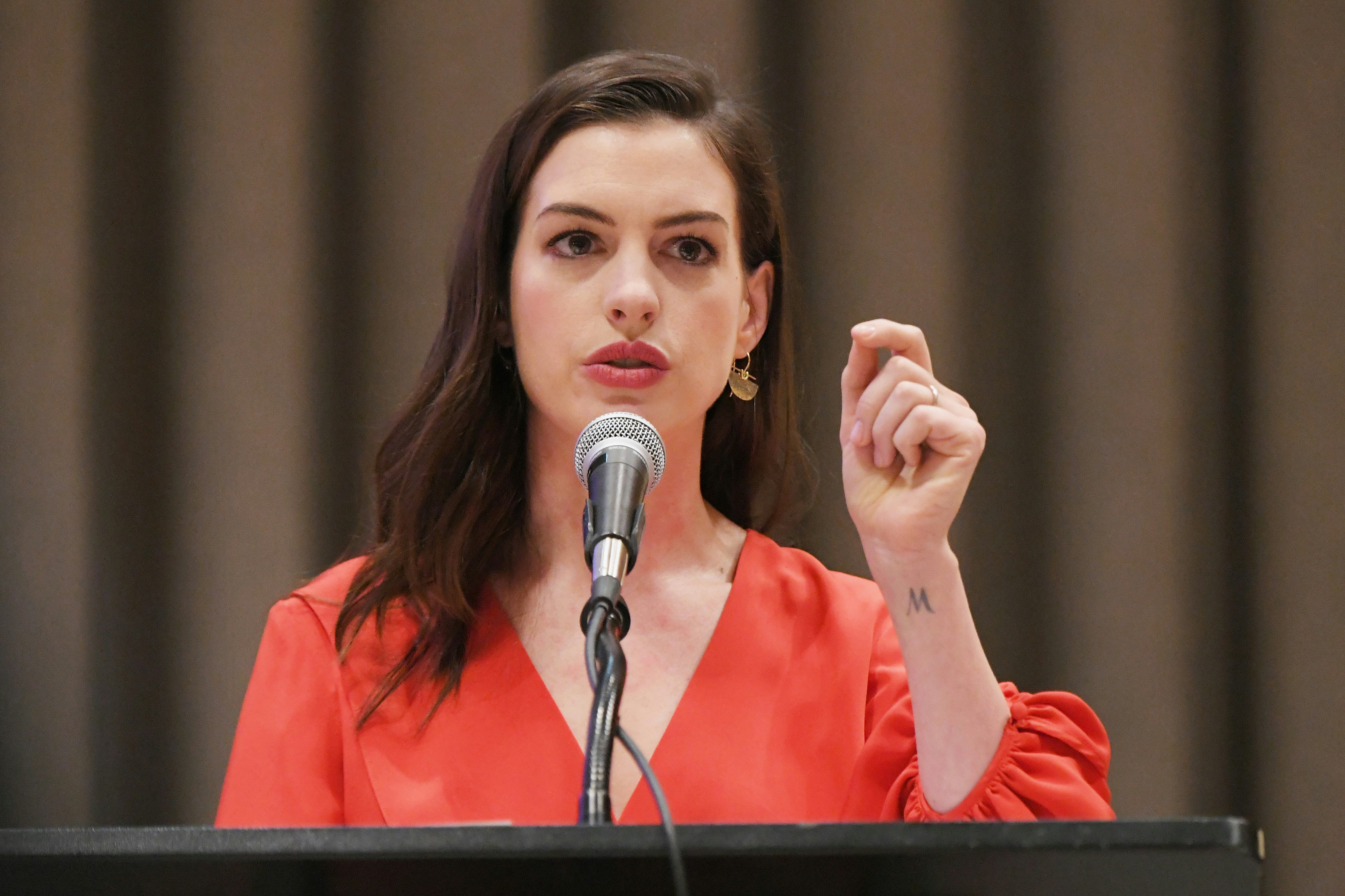 Anne Hathaway reveals first picture of her son Anne Hathaway reveals first picture of her son