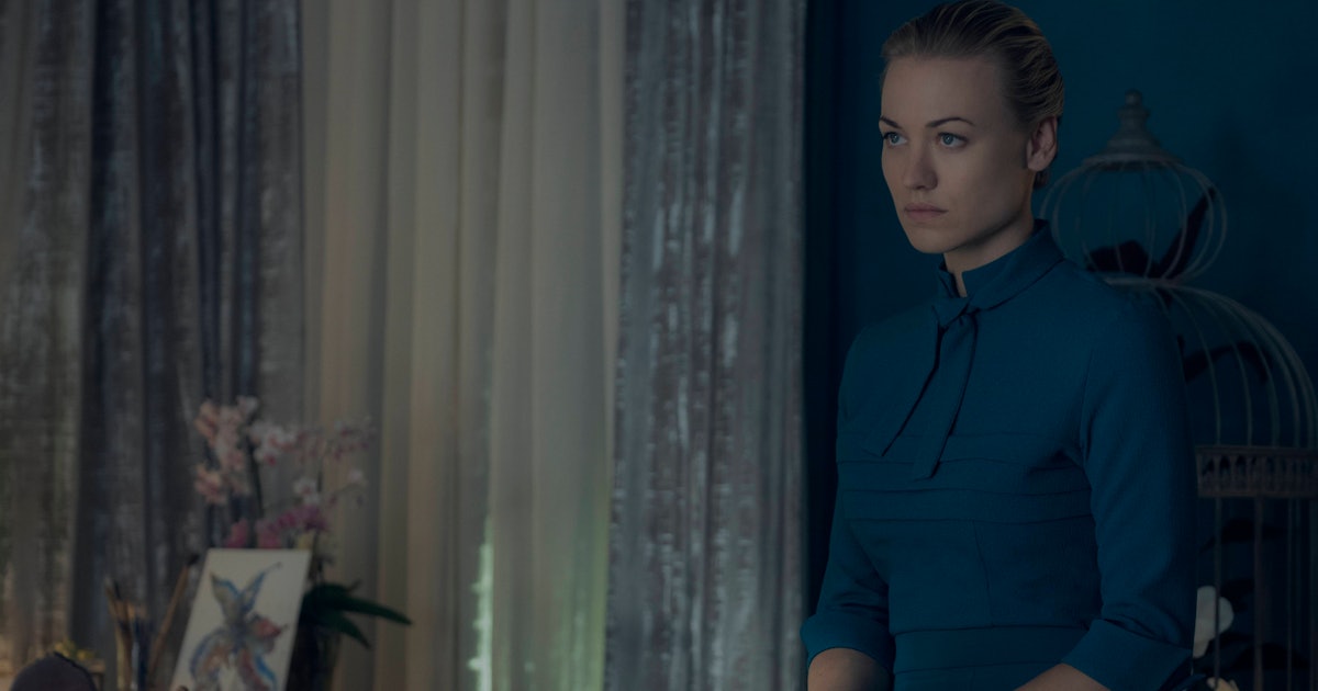 Who Plays Serena Joy Waterford On 'The Handmaid's Tale'? Yvonne Strahovski Is The Commander's Wife - Romper