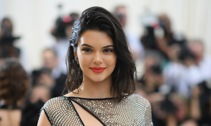 Resultado de imagem para kendall Jenner met 2017