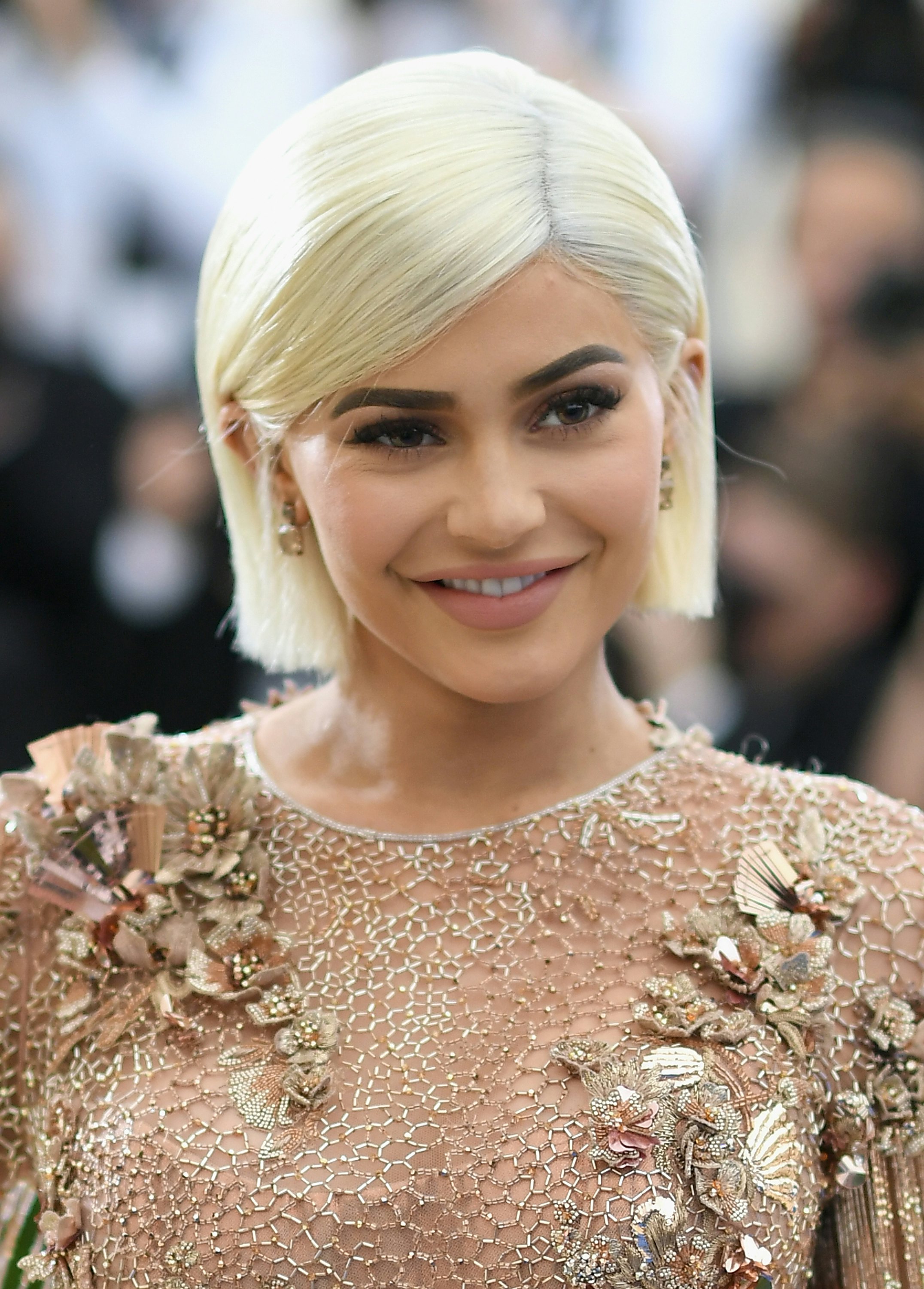 Here S The Real Reason Kylie Jenner Went Platinum Blonde For The