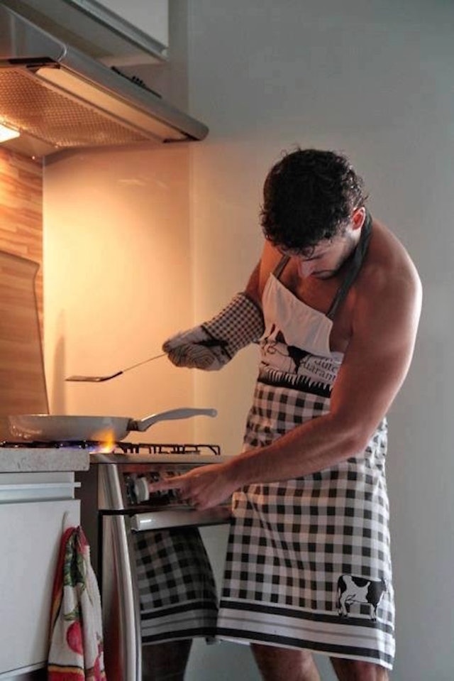 20 Hot Guys Cooking Who You Wish Were Making Your Dinner Tonight Photos 5655