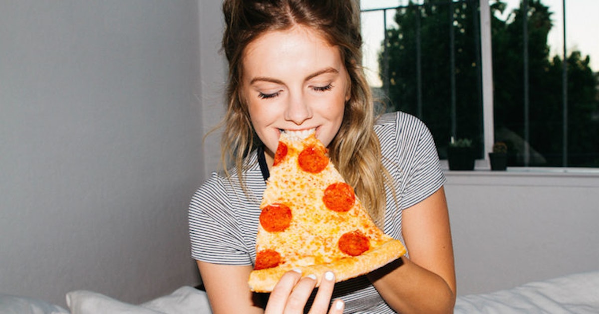 8 Things to Know Before Dating a Chronically Hungry Girl