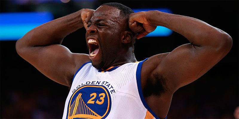 10 Dumb Things All Guys Do When A Crush Comes To Their Basketball Game