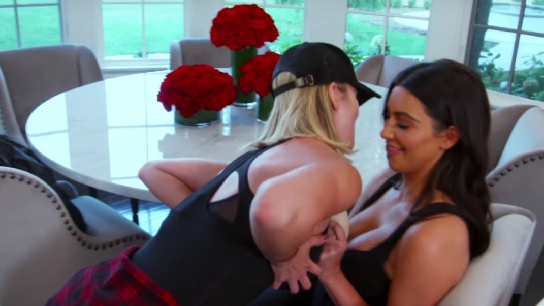 khloe-kardashian-zeigt-boob