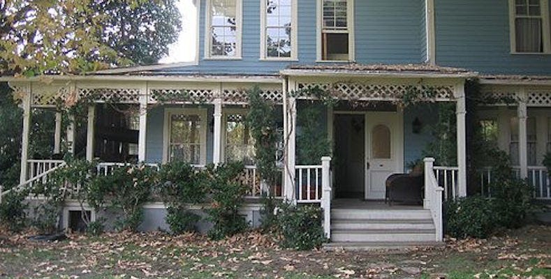 Gilmore Girls House how much the houses in 'gilmore girls' would cost in real life Gilmore Girls House how much the houses in 'gilmore girls' would cost in real life