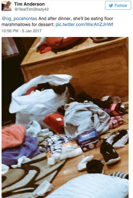 Girl S Twitter Mirror Selfie Goes Viral Because Of Messy Room