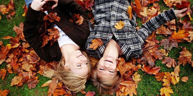 KÃ©ptalÃ¡lat a kÃ¶vetkezÅ‘re: â€žmom and teen daughter autumn aestheticâ€