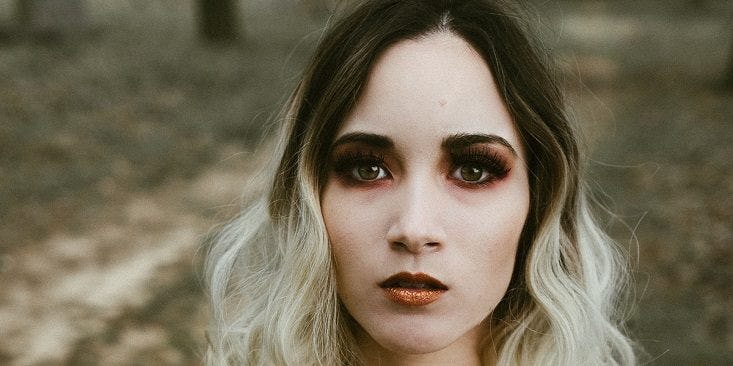 How To Do Dark Halloween Eye Makeup, As Told By These 6 Tutorials