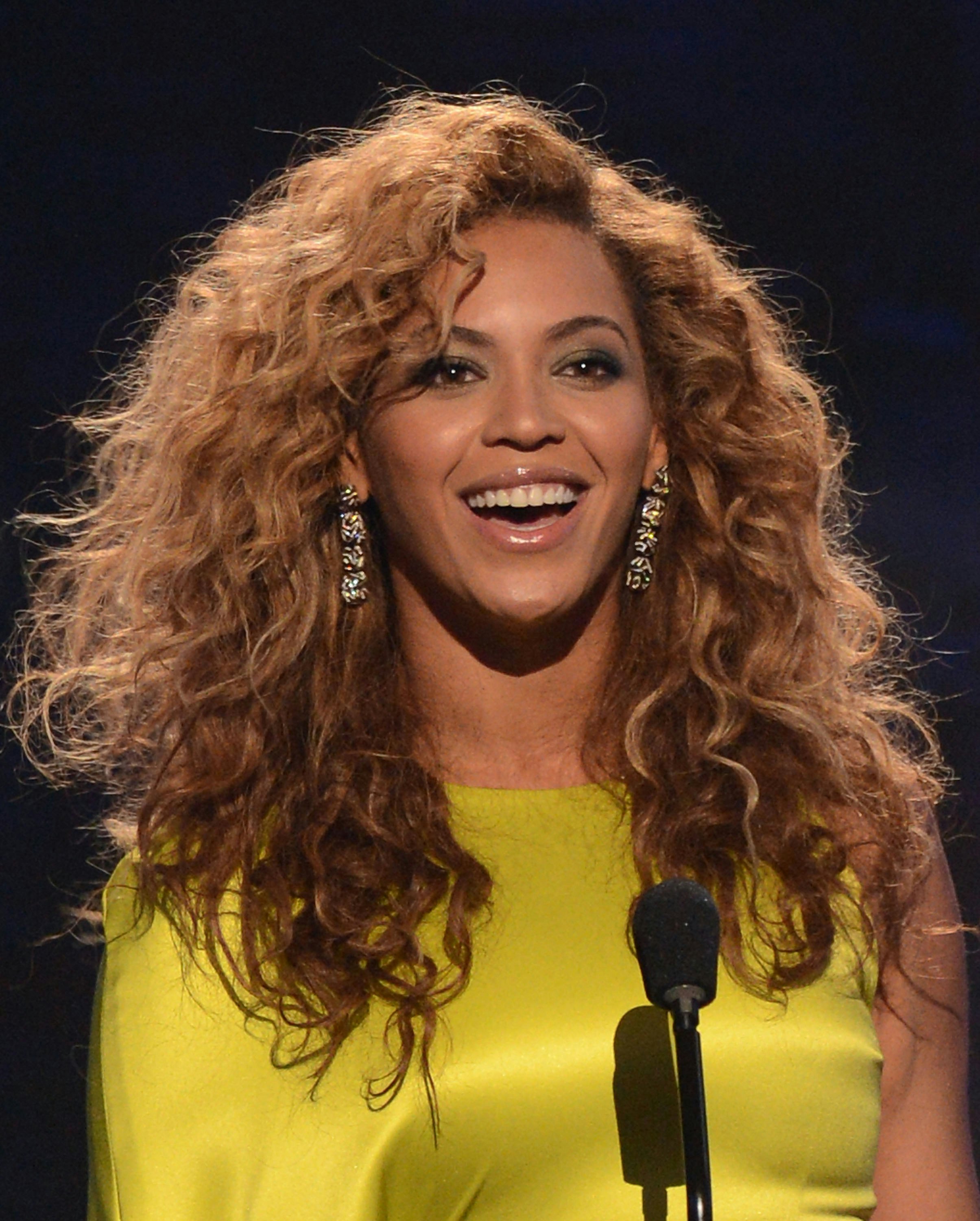 Beyonce Is Platinum Blonde Now With A Twist Photo