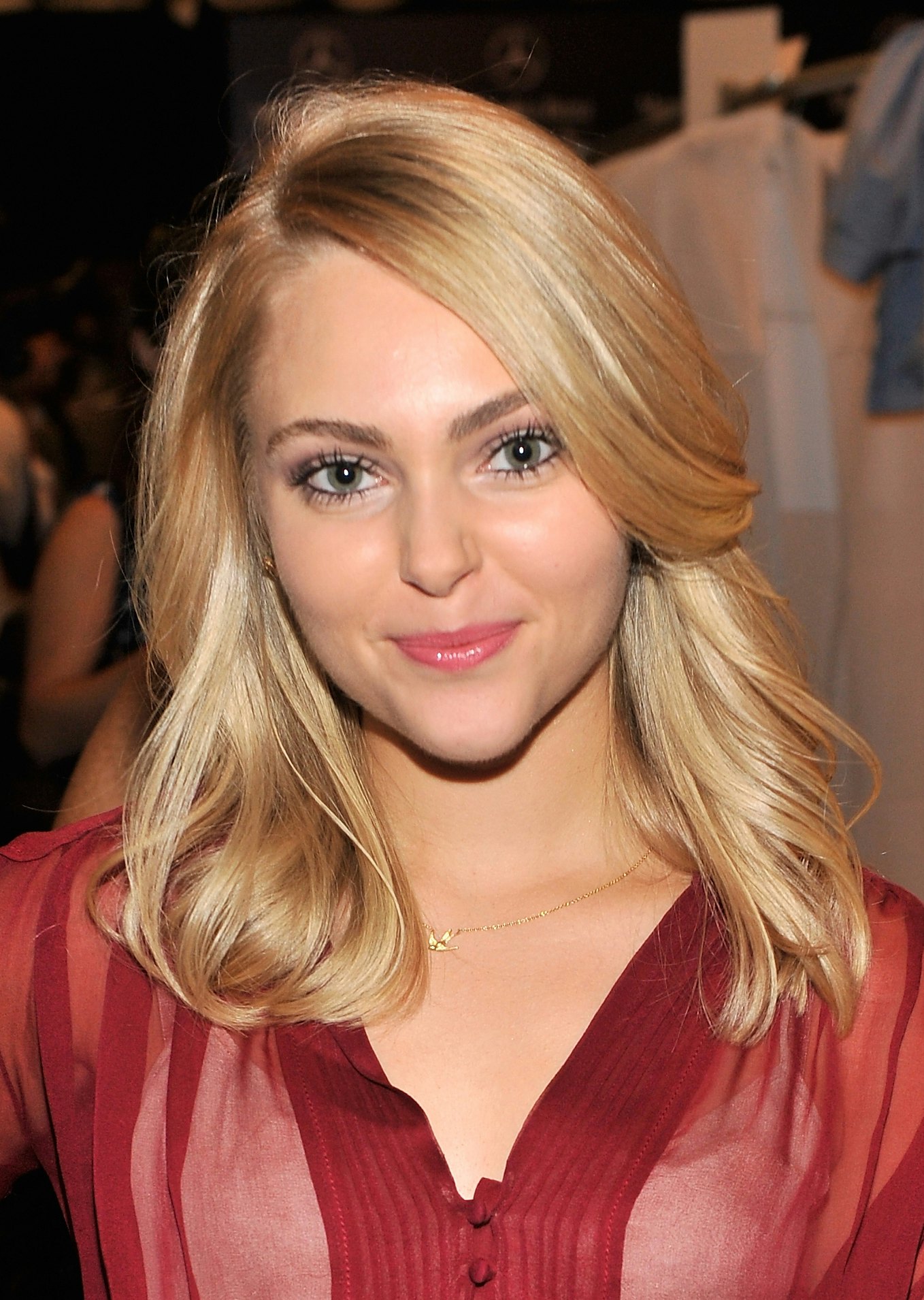 AnnaSophia Robbs New Lob Is Different From The First One She Got