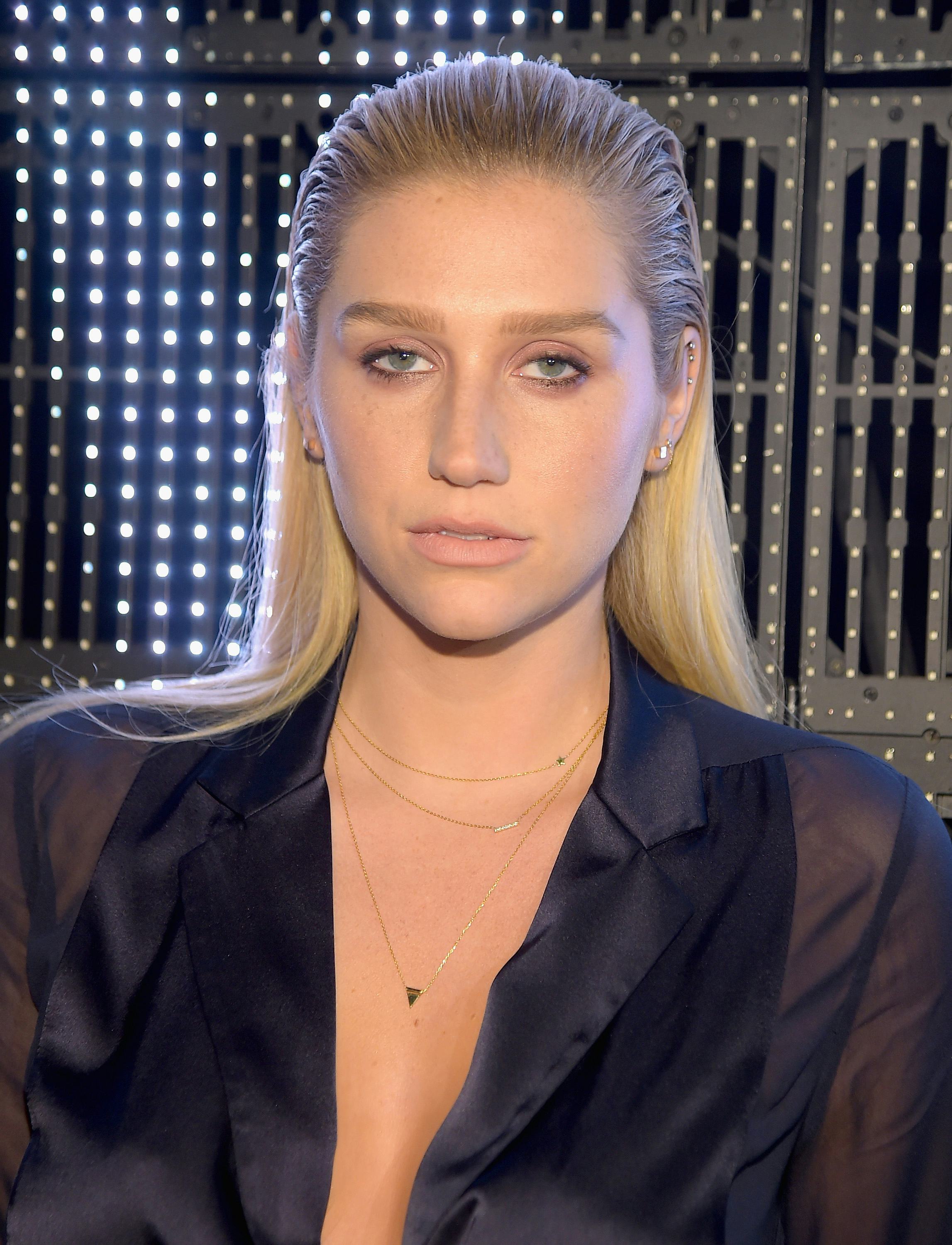 Eyeshadow Black makeup looks Twin rock set like stylish fashion bloggers