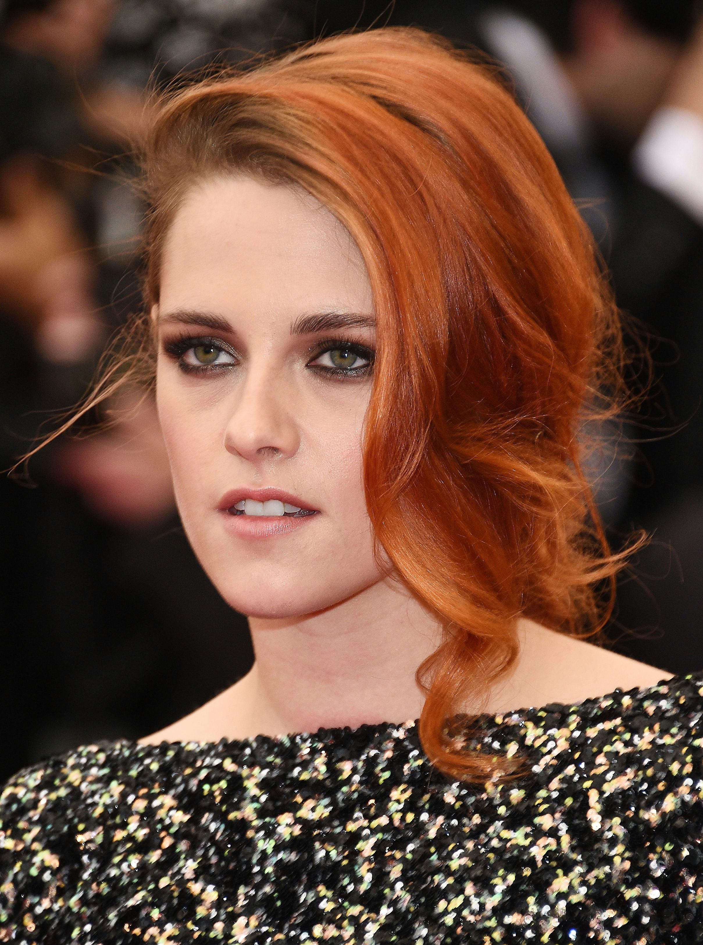 Kristen Stewart S Bleached Blonde Hair Makes Her Look Like A