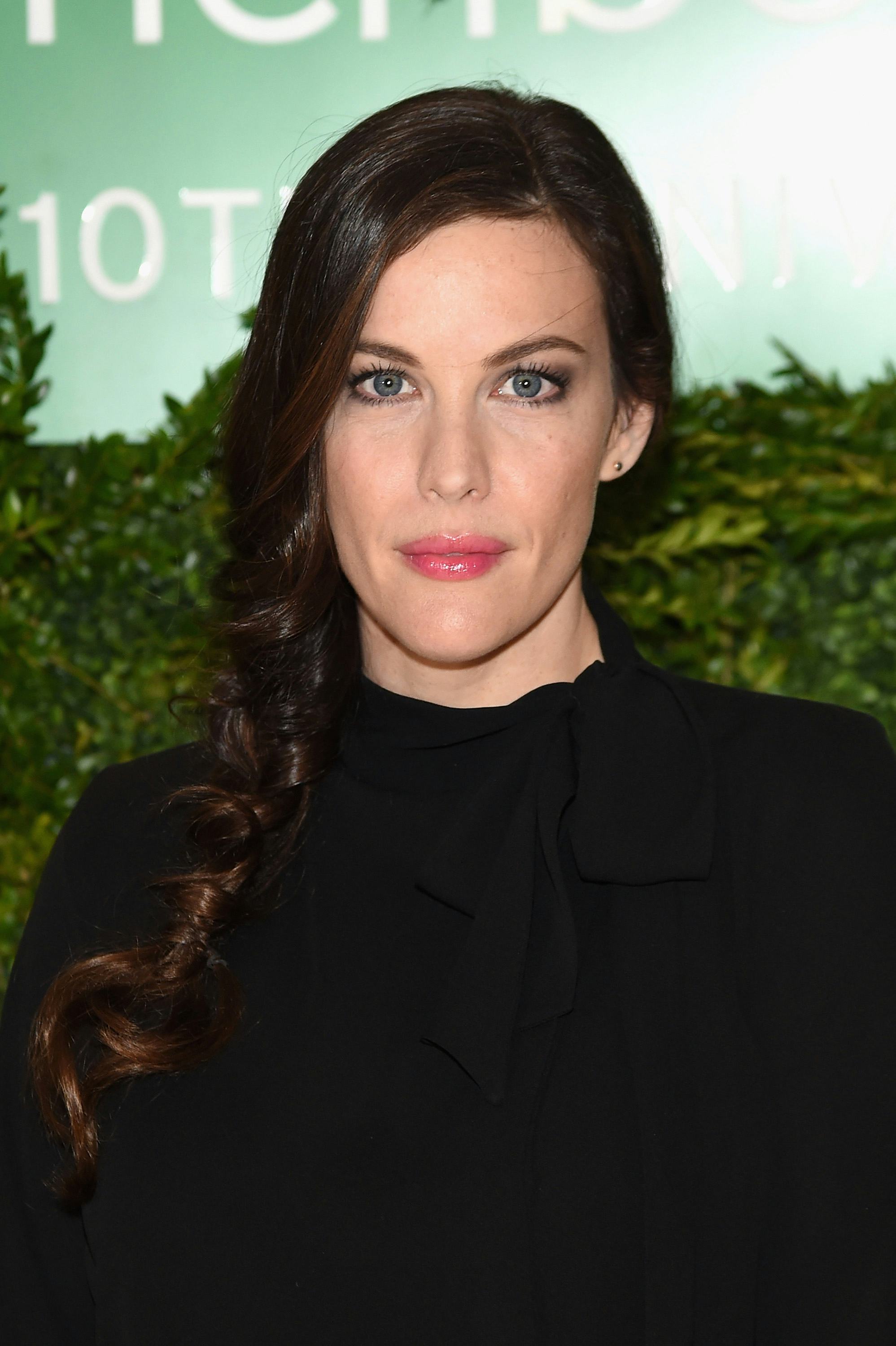 Liv Tyler Chops Off Hair But It S Not Super Short Photos