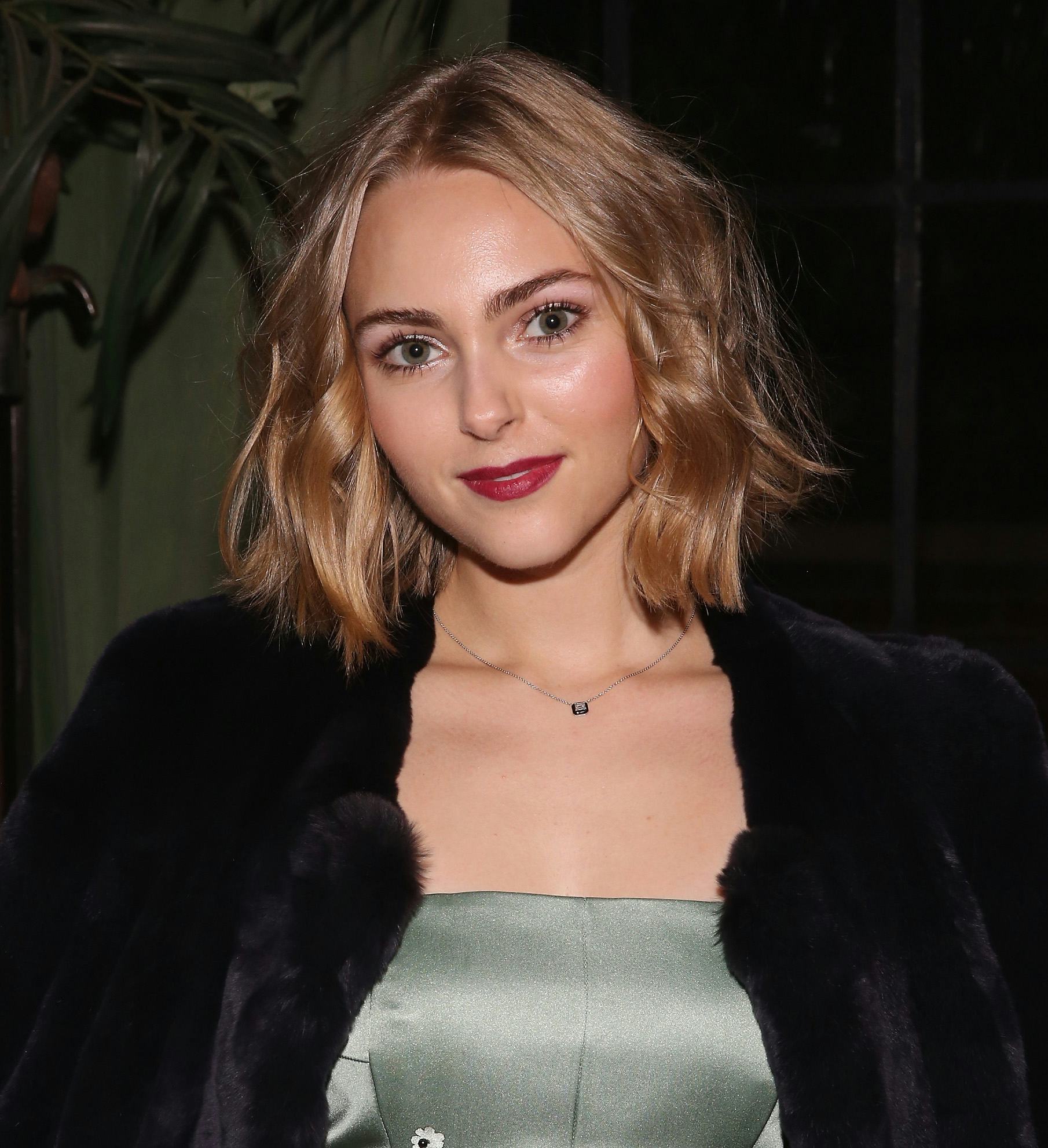 Annasophia Robb S New Lob Is Different From The First One She Got