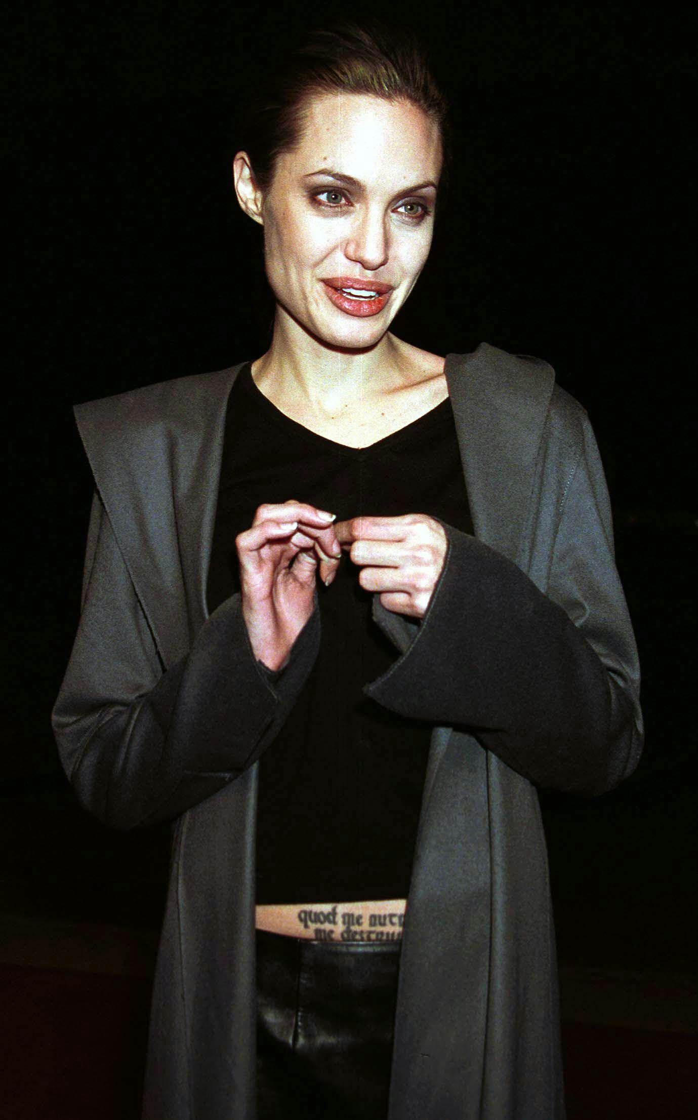 11 Angelina Jolie Outfits From The 90s Early 00s That D Still