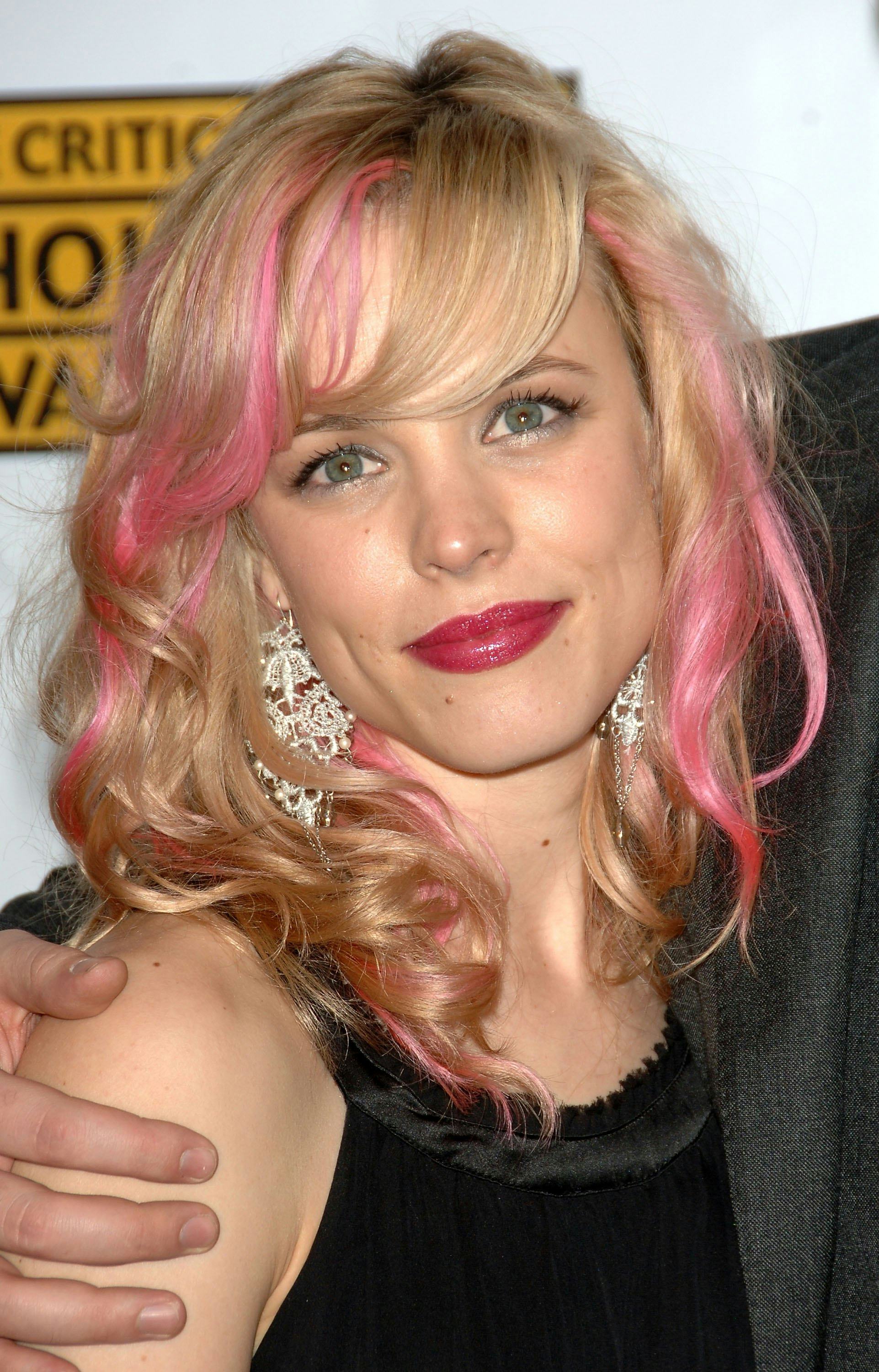 Rachel Mcadams Dyes Hair Platinum Blonde Because The Hair Trend