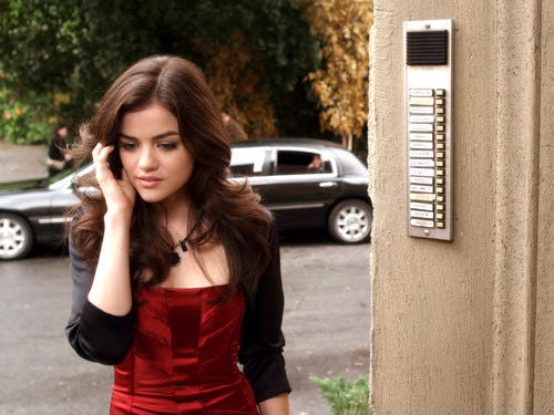 The 15 Best Aria Montgomery Outfits From Pretty Little Liars