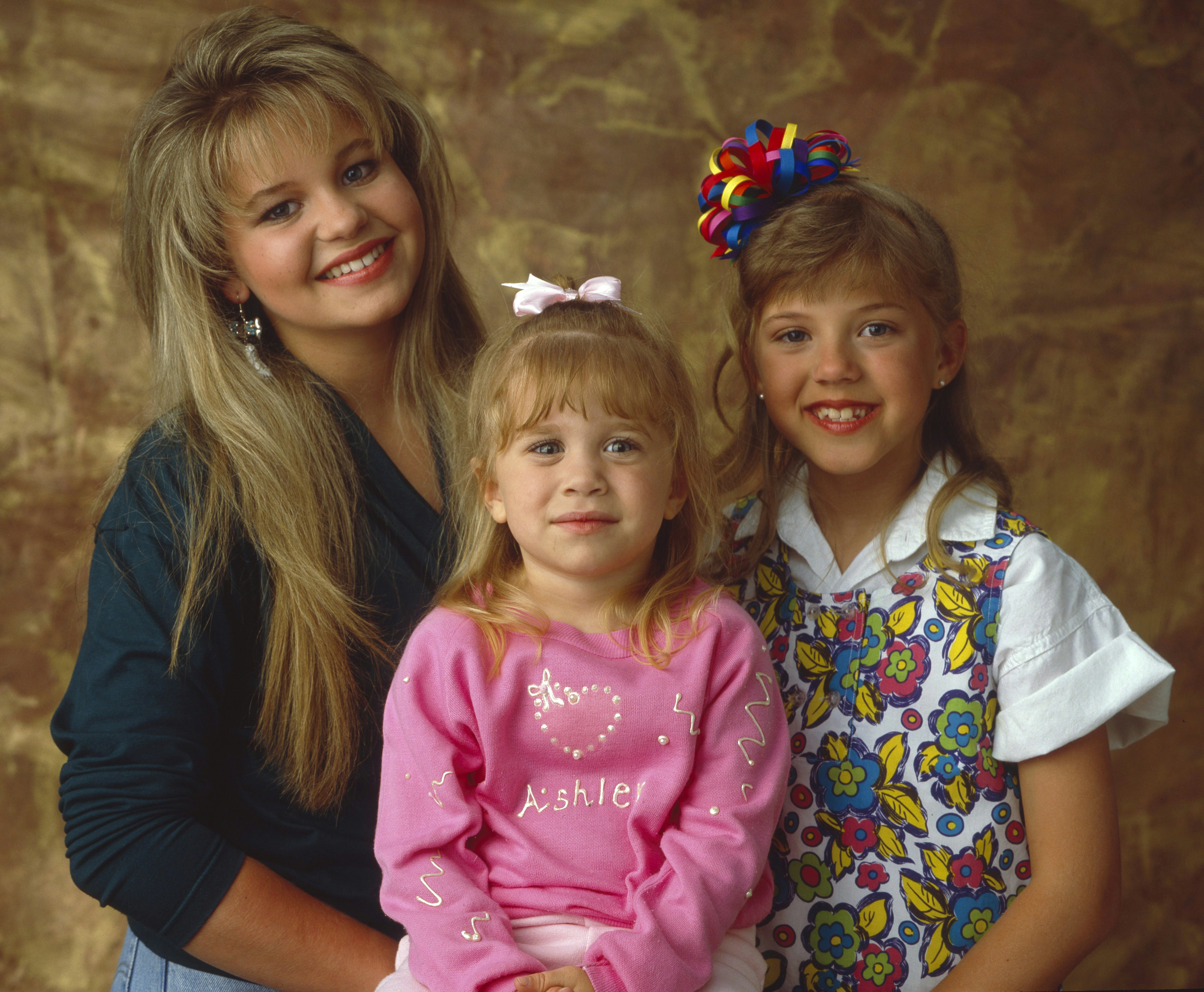 13 Full House Scrunchie Hairstyles That Will Make You Miss The