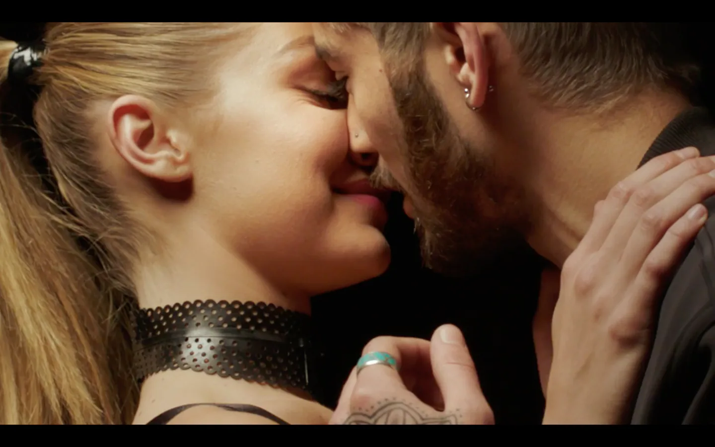 Pillow Talk Song Lyrics Meaning In Hindi لم يسبق له مثيل الصور