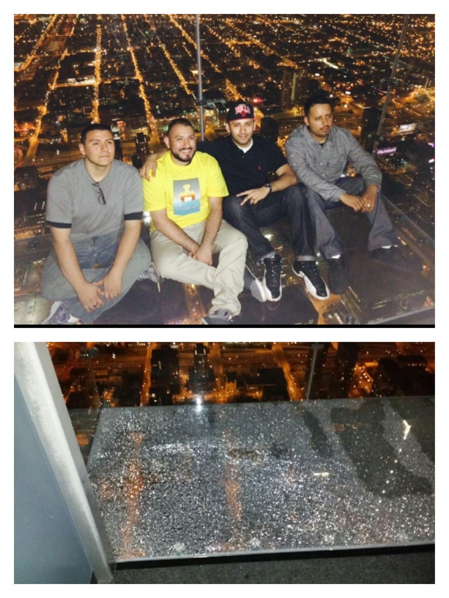 Chicago S Willis Tower Glass Ledge Cracked As Tourists Sat On It