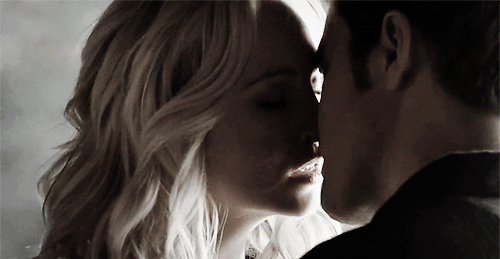 Stefan Caroline Kiss On The Vampire Diaries So Where Does This
