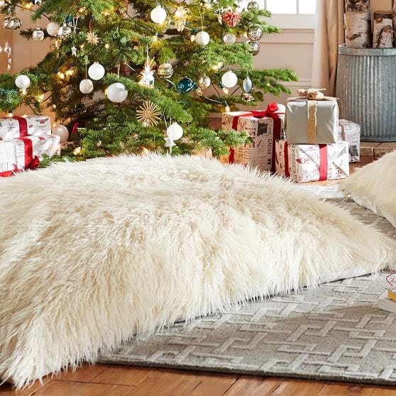 15 Faux Fur Home Decor Ideas To Make Your Space Feel Ultra Luxurious