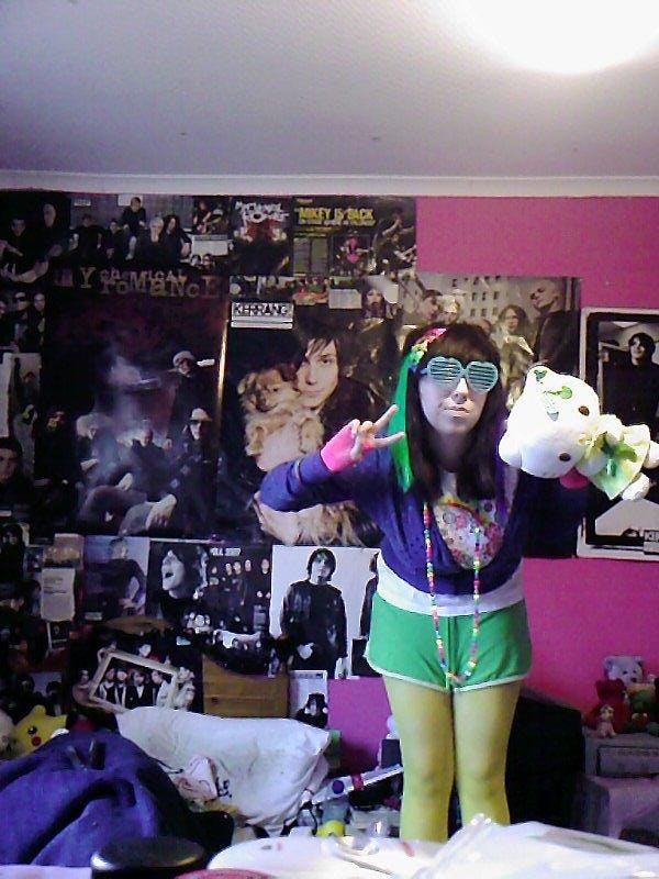 13 Things Scene Kids Wore In The Early 2000s Because Scene Was