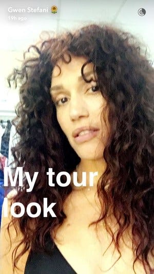 Is Gwen Stefani S Curly Brown Hair Real Let S Investigate Photos