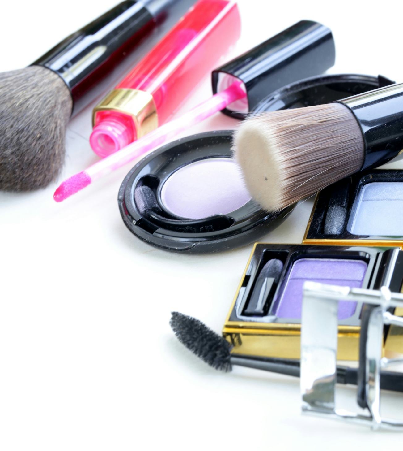 When Should You Throw Out Your Makeup? 9 Ways to Know When Cosmetics Expire