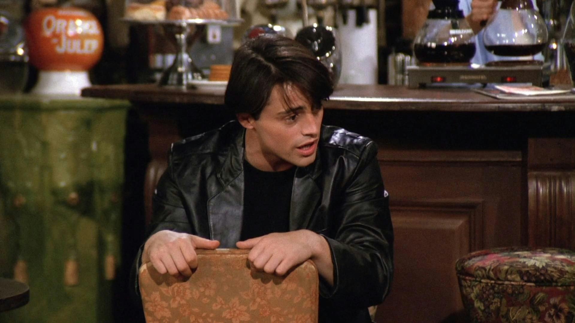 Comparing 'Friends' First Episode To The Unaired 'Friends 