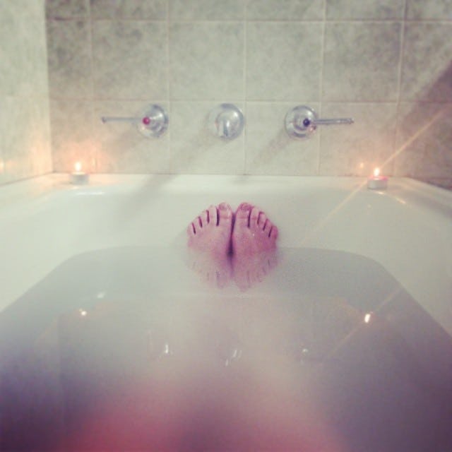 Get Rid of Dry Skin With These 4 Warm, Soothing Bath Soaks