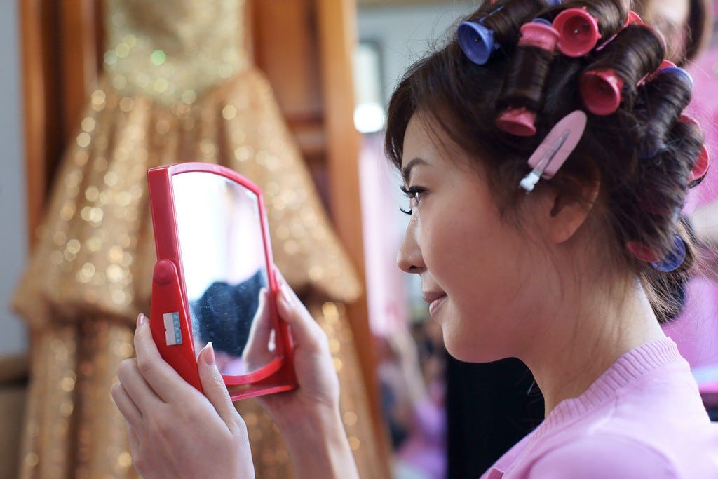 How To Pop A Zit The Right Way By Avoiding These 3 Mistakes