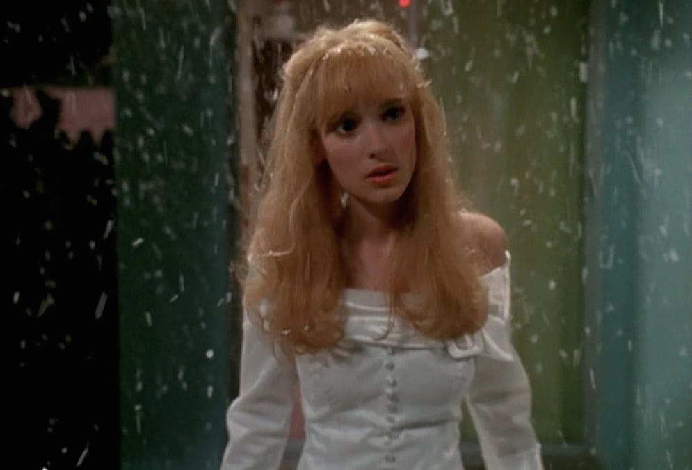 11 Of Winona Ryder's Best '90s Outfits — PHOTOS