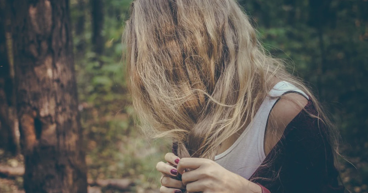 How To Tell If Your Hair Needs Protein Or Moisture So You Can Choose how-to-tell-if-your-hair-needs-protein-or-moisture-so-you-can-choose