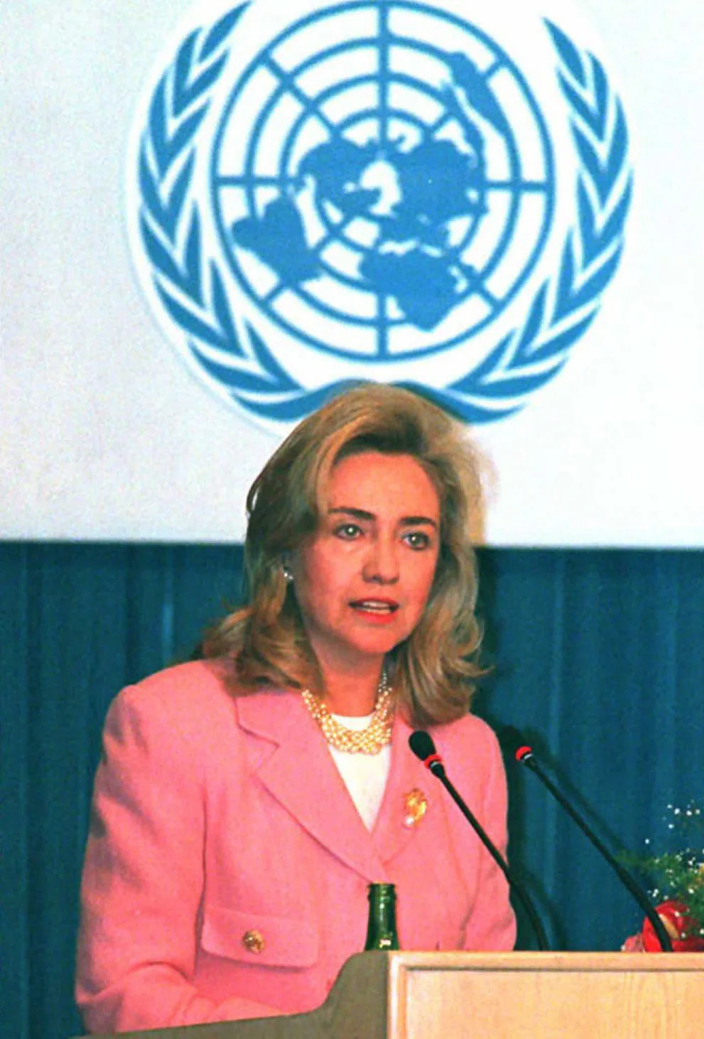 The Most '90s Photos Of Hillary Clinton Ever Taken Are Even Better Than