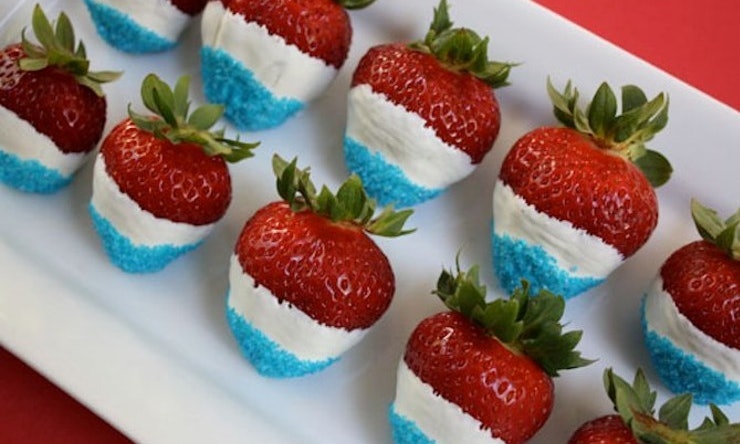 Strawberry Cake Balls Dipped In White Chocolate Strawberry Cake Balls Dipped In White Chocolate
