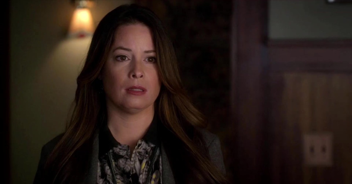 Who is ella dating on pretty little liars