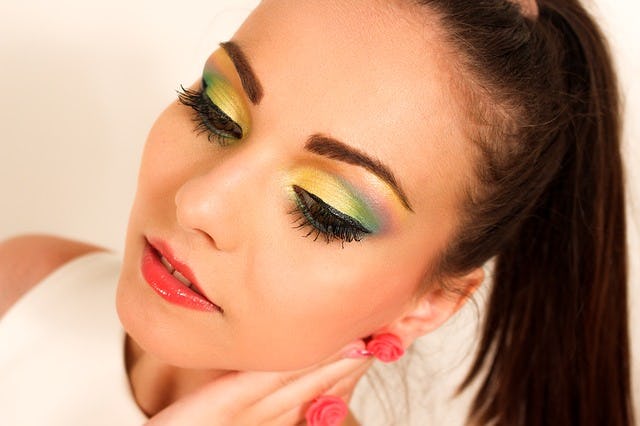 7 Tips For How To Wear Bright Eyeshadow, Even If You Think You Can't