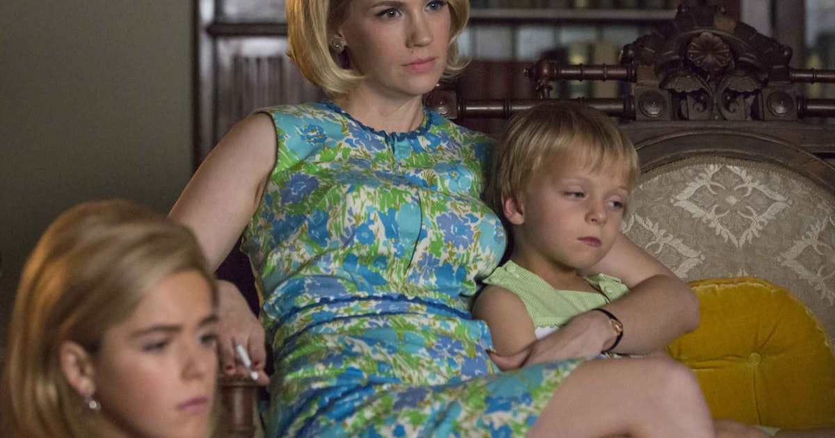7 Signs You Grew Up With A Toxic Parent & Didn't Know It