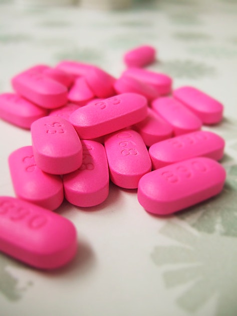 Розовые таблетки название. Розовые таблетки. Таблетки розового цвета. Виагра таблетки розовые. Розовые таблетки от диареи.