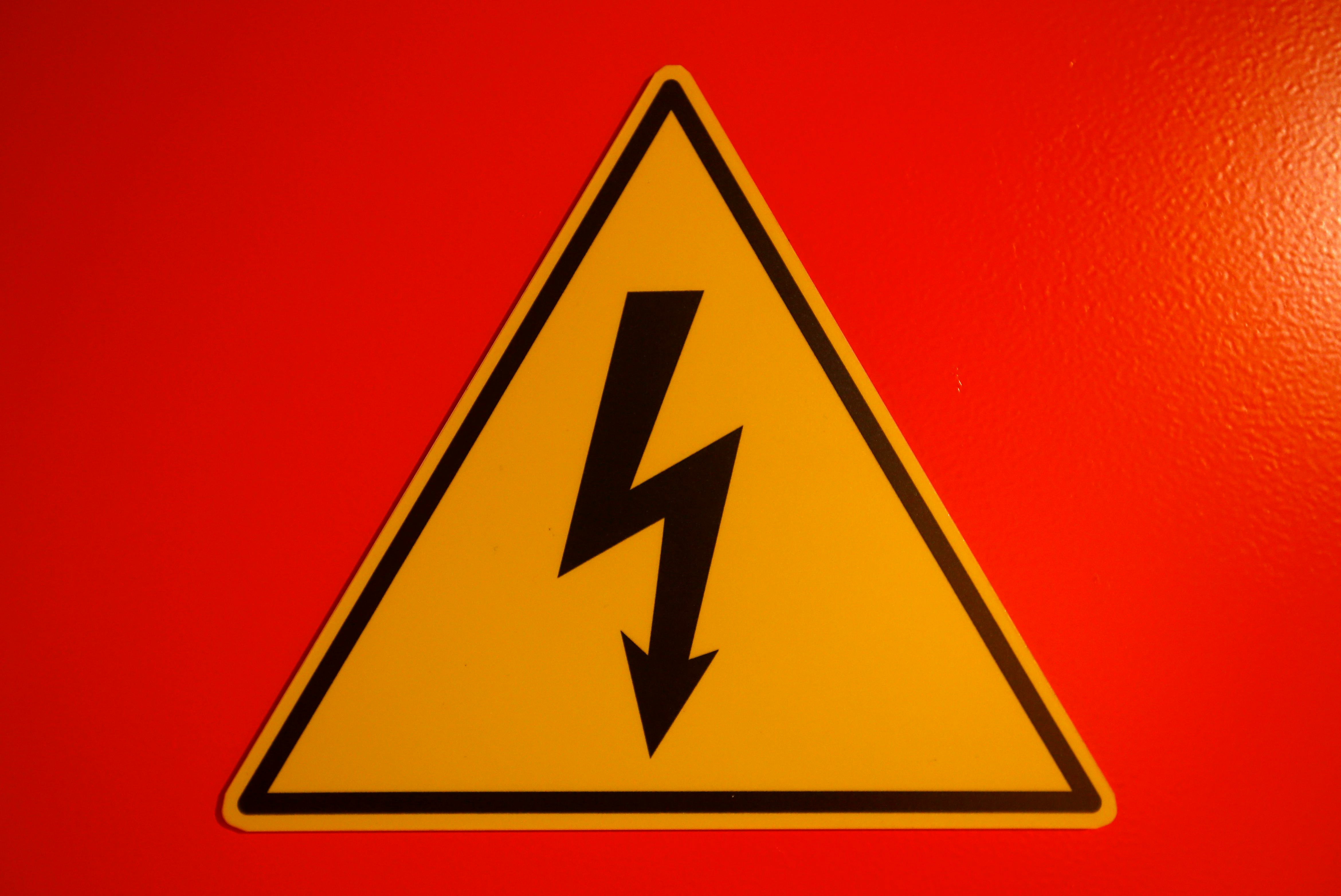 Shock Clock Uses An Electric Shock To Wake You Up, Because That Is A Thing People Want