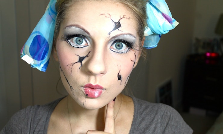 8 Cracked Doll Halloween Makeup Tutorials For A Cute 8 Cracked Doll Halloween Makeup Tutorials For A Cute