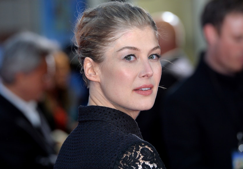 11 Times Gone Girls Rosamund Pike Blew Us Away With Her Outfits In 7724