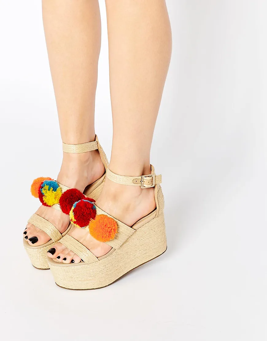 The Best Shoes To Wear To A Summer Wedding Are So Versatile — PHOTOS