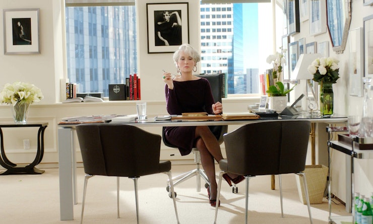 7 Things That Make Your Office Desk Look Sophisticated Professional
