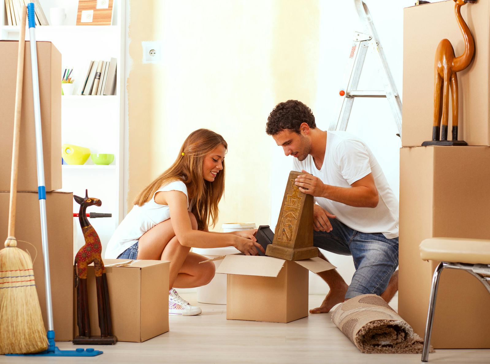 Should I Move In With My Boyfriend? Here Are 5 Things to ...